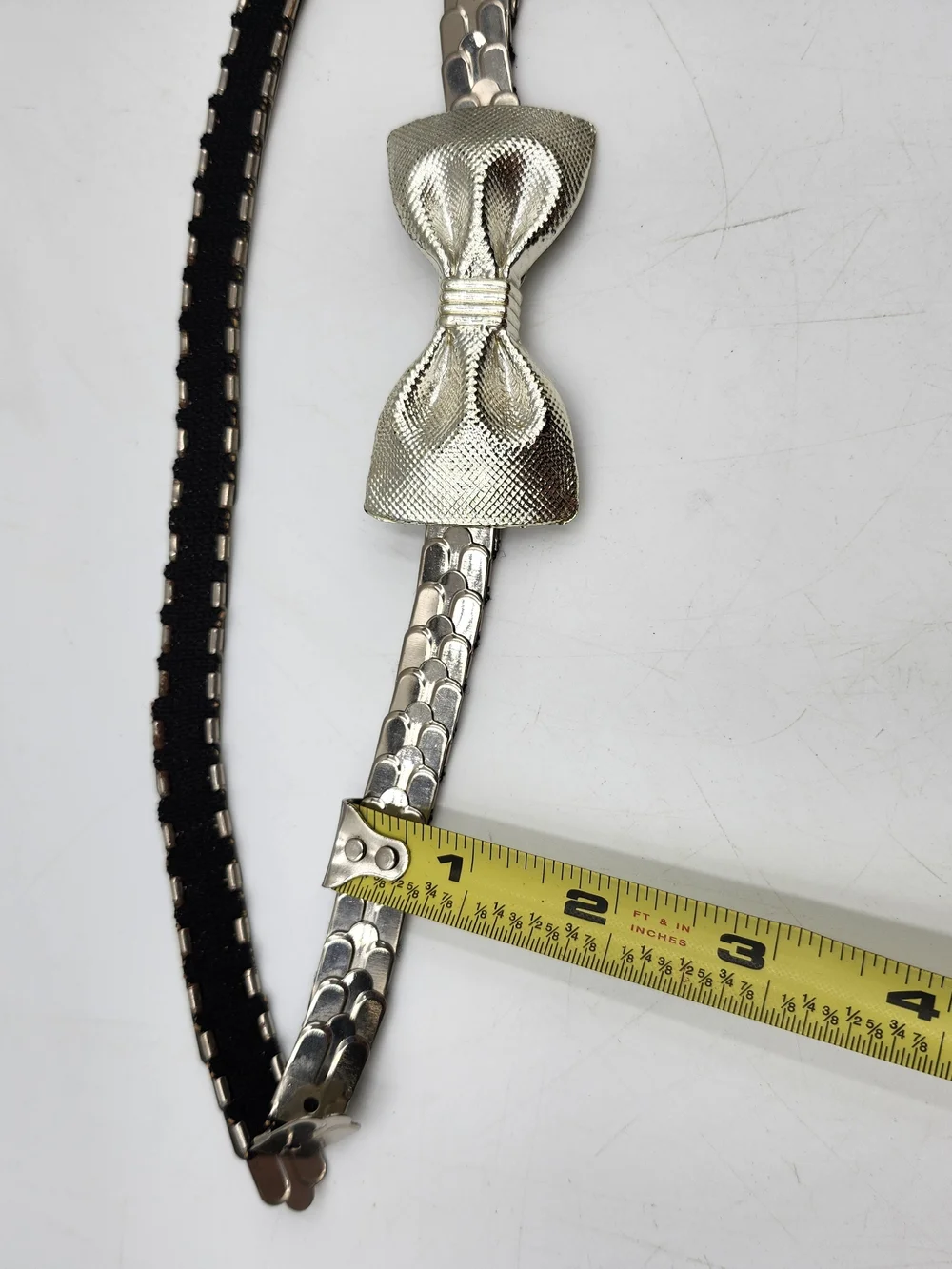EUC Vintage 80s Silver Tone Stretch Fish Scale Belt Bow Buckle Fem Rock